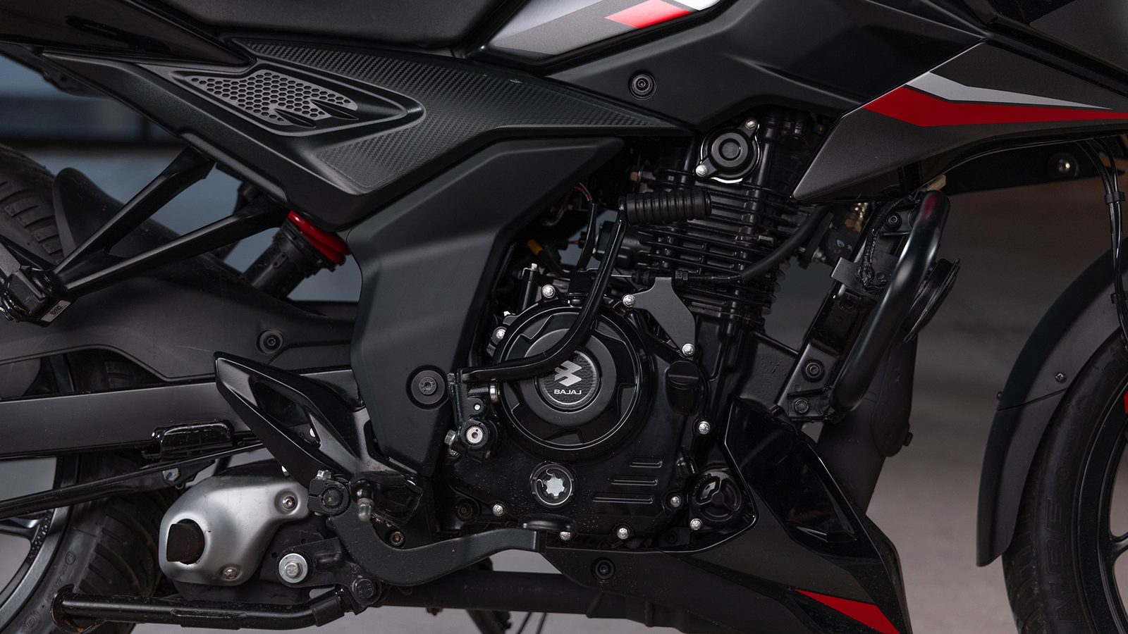 Detalhe do motor da Bajaj Pulsar N150